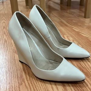 Purchased on poshmark and bought the wrong size, just looking to make my $ back